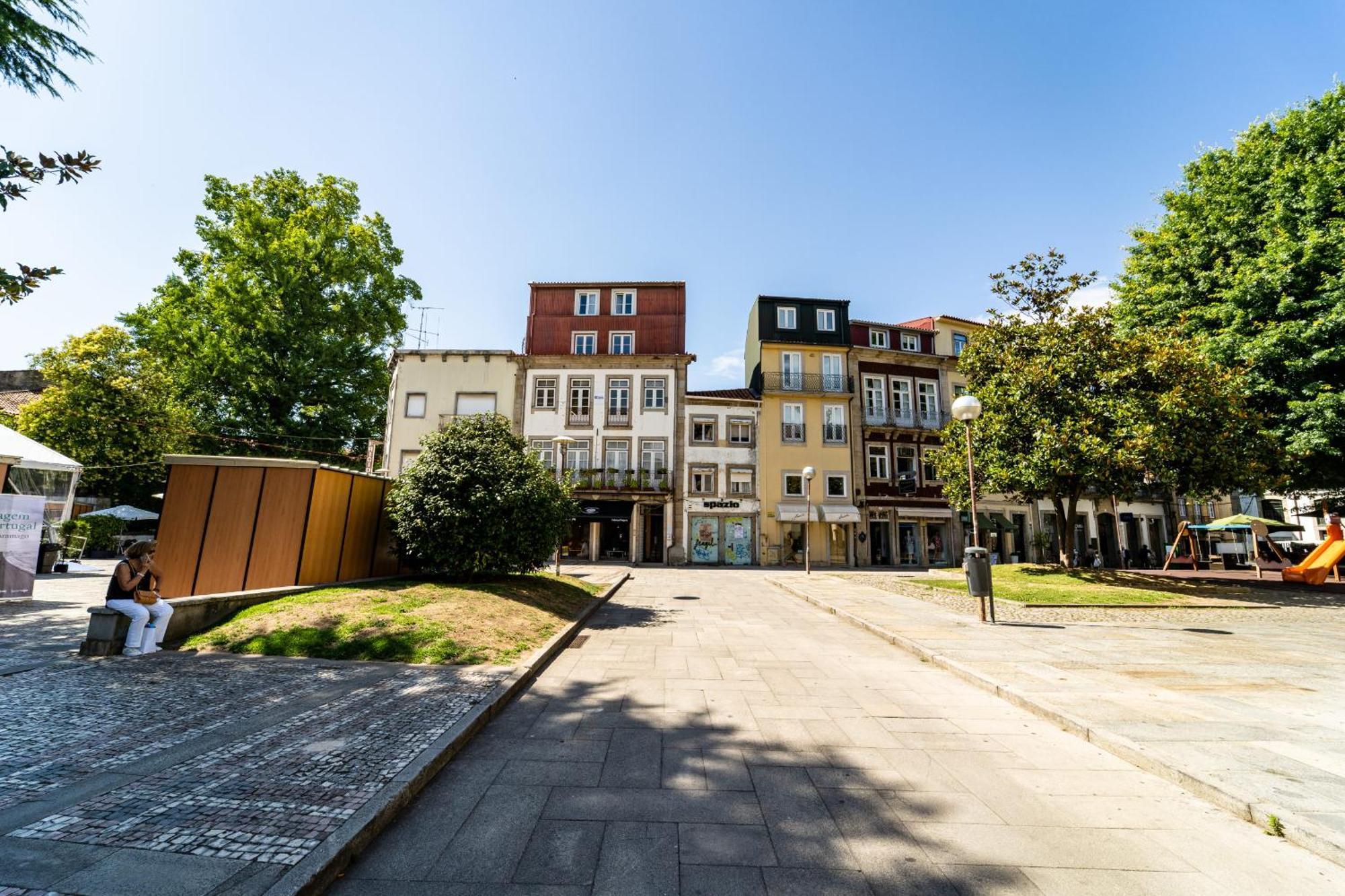 On The Square Flat - City Center By House And People Braga Bagian luar foto